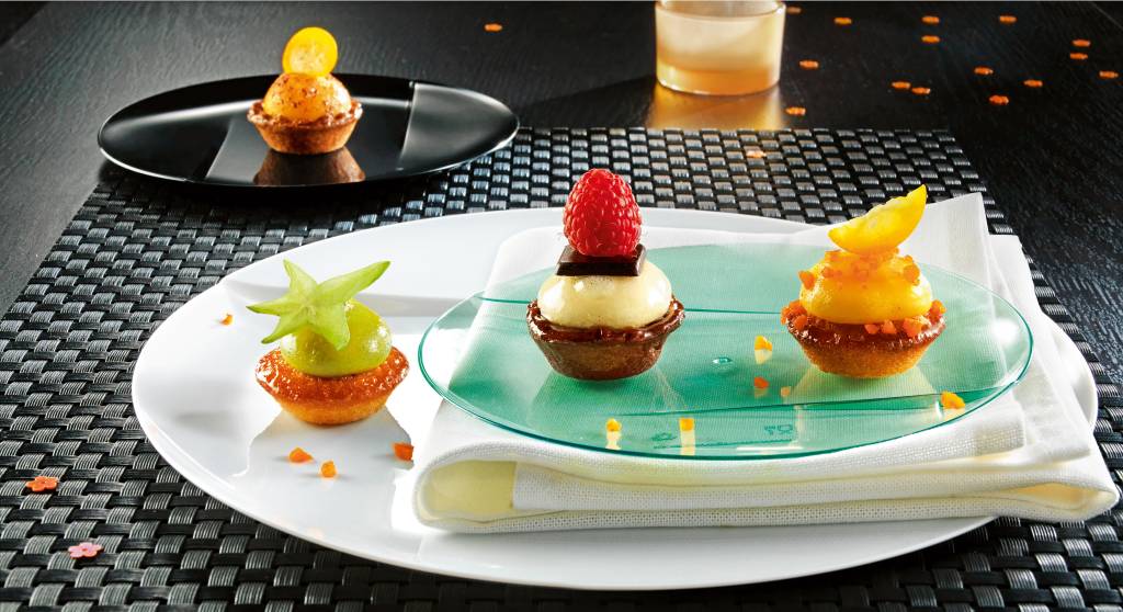 Elegant Disposable Dinner Plates for a Fancy Dinner Party