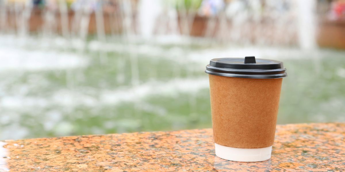 What Is a Plastic Cup with Lid and When Should You Use One?
