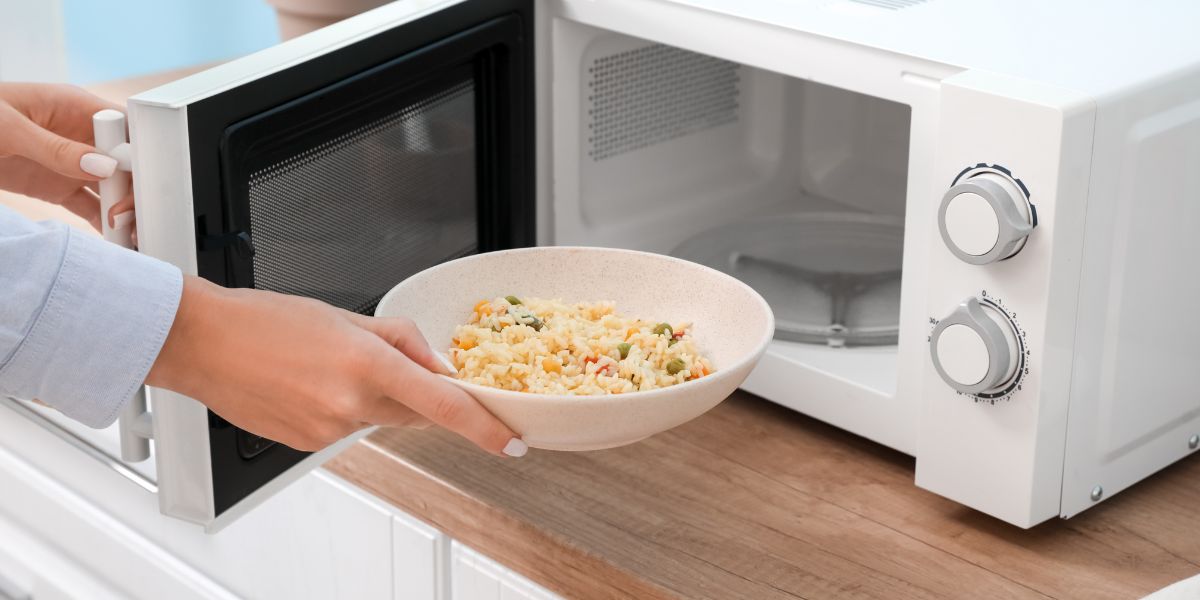 Are Plastic Bowls Oven Safe? Full Guide + Safe Options