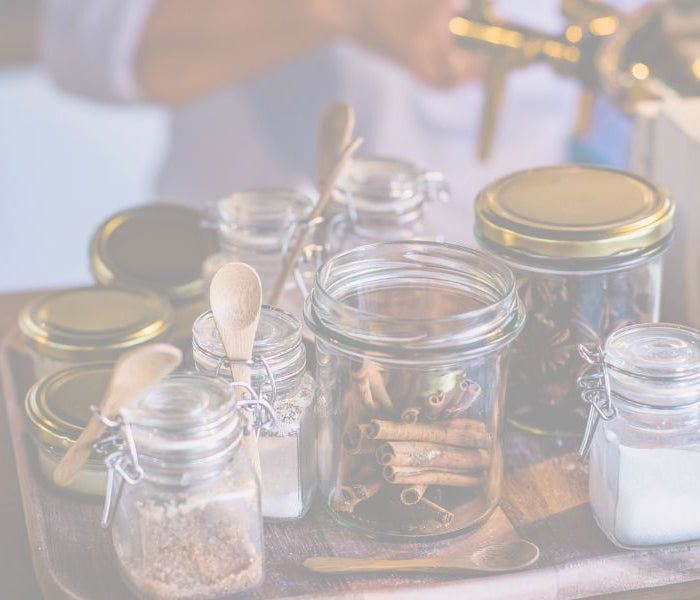 <h1>Plastic Mason Jars for Weddings: Favors & Décor Ideas</h1>